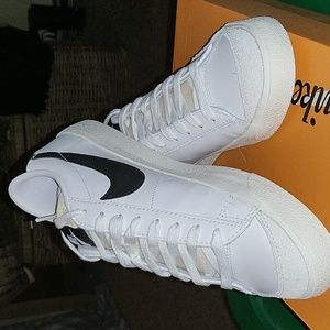 NIB Nike Blazer Low 77